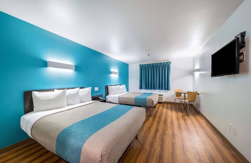 Decatur Hotel | Motel 6 Decatur, TX