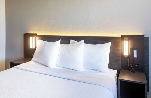 Amistad National Recreational Area Hotel | Motel 6 Del Rio, TX