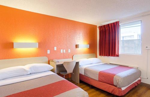 Regis Hotel | Motel 6- Denver, CO Downtown