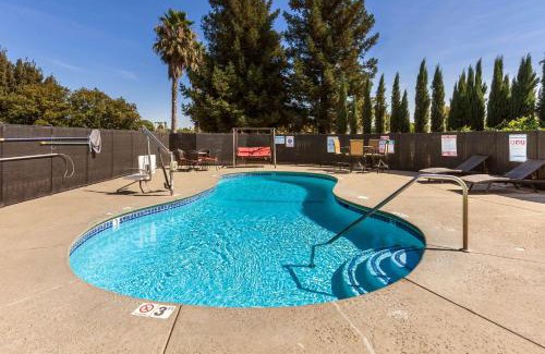 Dixon Hotel | Motel 6-Dixon, CA