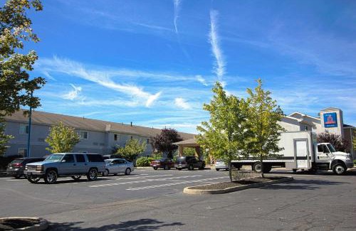 East Brunswick Hotel | Motel 6-East Brunswick, NJ
