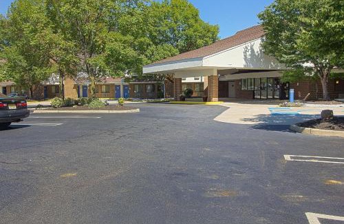 East Brunswick Hotel | Motel 6-East Brunswick, NJ