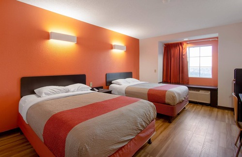 Biggs Field Hotel | Motel 6 El Paso, TX - Southeast