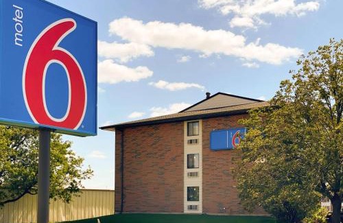 Elk Grove Village Hotel | Motel 6-Elk Grove Village, IL - O'Hare