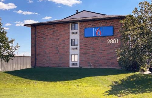 Elk Grove Village Hotel | Motel 6-Elk Grove Village, IL - O'Hare