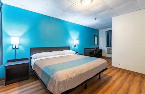 Elmsford Hotel | Motel 6 Elmsford, NY - White Plains