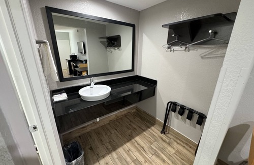 Englewood South Hotel | Motel 6 Englewood, FL