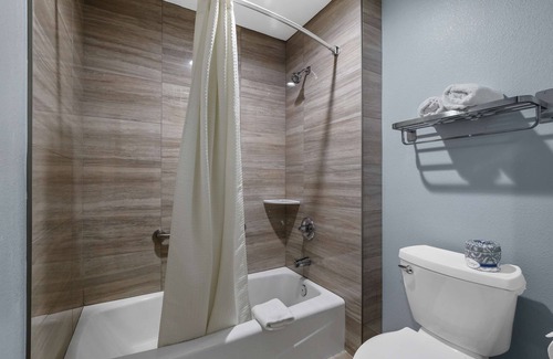 Central Escondido Hotel | Motel 6 Escondido, CA