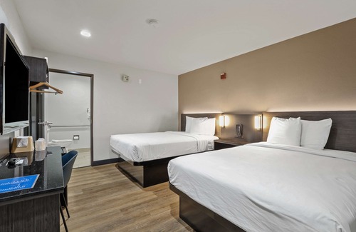 Central Escondido Hotel | Motel 6 Escondido, CA