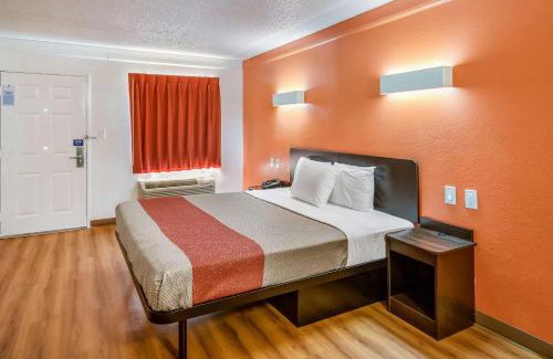 Euless Hotel | Motel 6-Euless, TX - DFW West