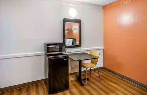 Euless Hotel | Motel 6 Euless, TX - DFW West