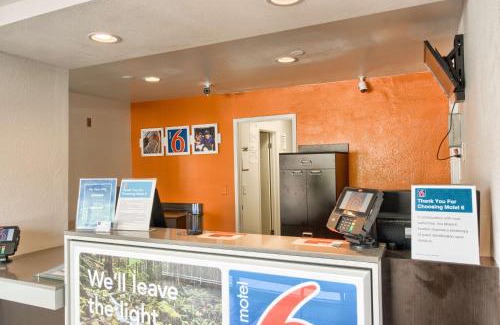 Holly Hotel | Motel 6-Everett, WA - North