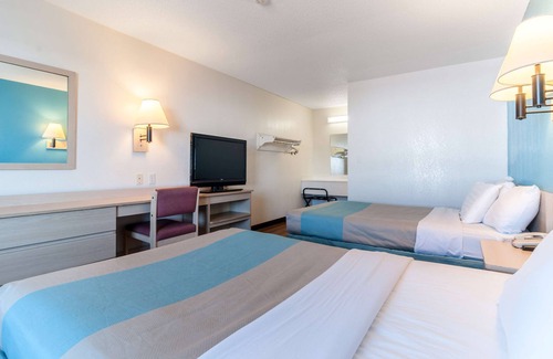 Farmington Hills Hotel | Motel 6 Farmington Hills, MI - Northwest - Farmington Hills