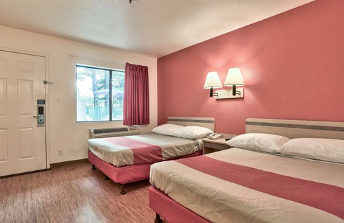 Woodlands Village Hotel | Motel 6 Flagstaff, AZ - West - Woodland Village