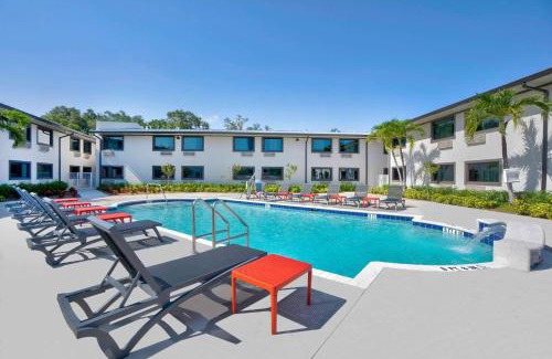 River Oaks Hotel | Motel 6-Fort Lauderdale, FL