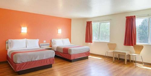 Fort Lupton Hotel | Motel 6-Fort Lupton, CO