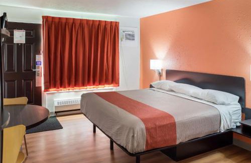 Fort St. John Hotel | Motel 6-Fort St. John, BC