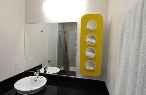 Fountain Valley Hotel | Motel 6-Fountain Valley, CA - Huntington Beach Area