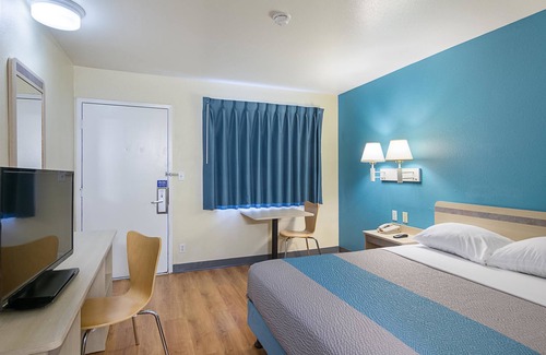 Fredericksburg Hotel | Motel 6 Fredericksburg, VA - North