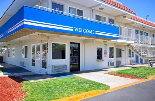 Raisin Hotel | Motel 6-Fresno, CA - Blackstone South