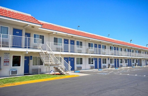 Raisin Hotel | Motel 6-Fresno, CA - Blackstone South