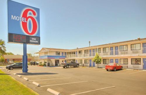 Raisin Hotel | Motel 6-Fresno, CA - Blackstone North