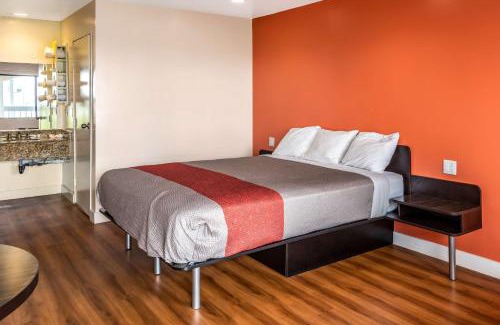 Harbor Hotel | Motel 6-Gardena, CA - South