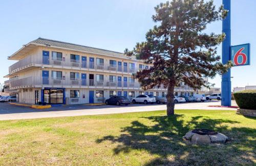 Garland Hotel | Motel 6-Garland, TX - Dallas