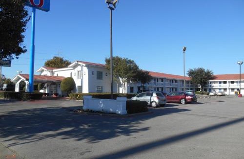 Garland Hotel | Motel 6-Garland, TX - Northeast Dallas