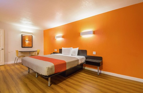 Garland Hotel | Motel 6 Garland, TX - Northeast Dallas