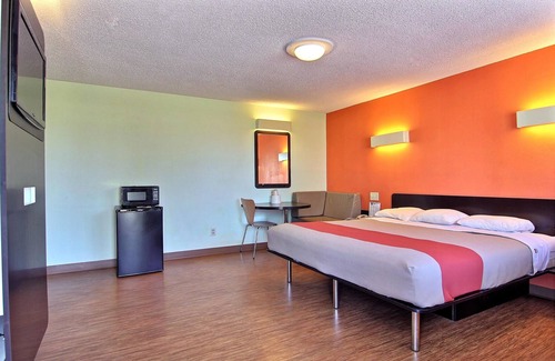 Gilman Hotel | Motel 6 Gilman, IL