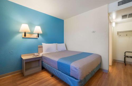 Grand Junction Hotel | Motel 6-Grand Junction, CO