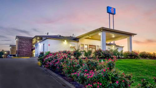 Grand Rivers Hotel | Motel 6-Grand Rivers, KY