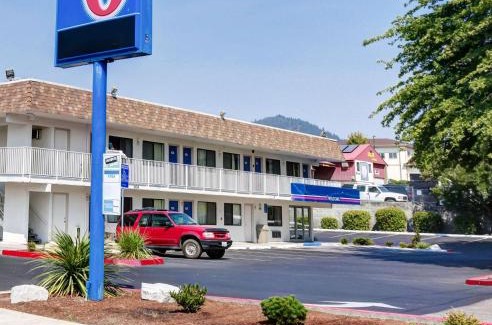 Grants Pass Hotel | Motel 6-Grants Pass, OR