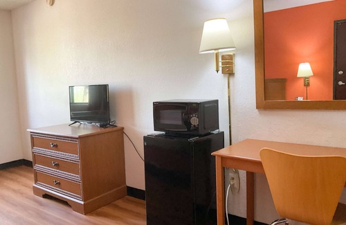 Hannibal Hotel | Motel 6 Hannibal, MO