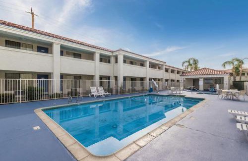 Hemet Hotel | Motel 6 Hemet