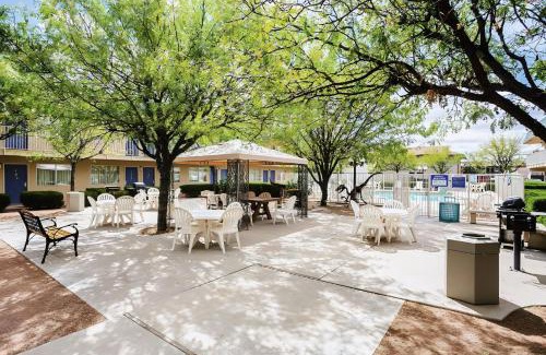 Holbrook Hotel | Motel 6-Holbrook, AZ