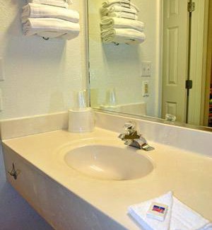 Brookhollow Hotel | Motel 6-Houston, TX - Brookhollow