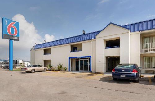 North Shore Hotel | Motel 6-Houston, TX - East