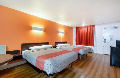 North Shore Hotel | Motel 6-Houston, TX - East