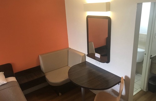North Shore Hotel | Motel 6 Houston, TX - East
