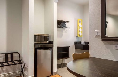 Greater Greenspoint Hotel | Motel 6 Houston, TX - North