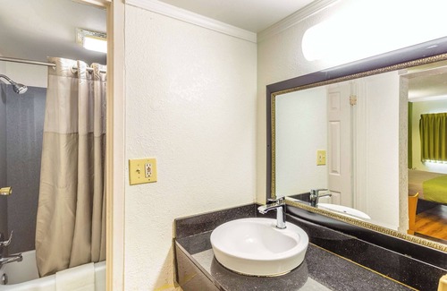 Huntington Hotel | Motel 6 Huntington, WV