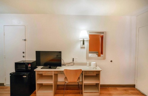 Huntsville Hotel | Motel 6 Huntsville, TX