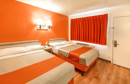 Huntsville Hotel | Motel 6 Huntsville, TX