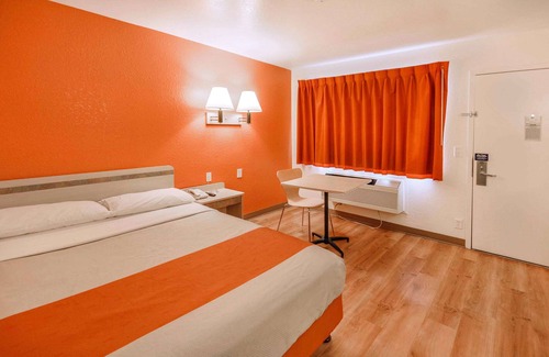Huntsville Hotel | Motel 6 Huntsville, TX