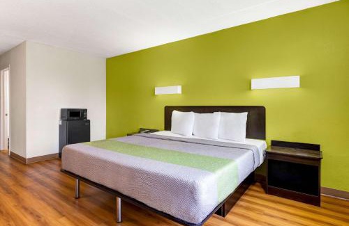 Lawrence Hotel | Motel 6 Indianapolis IN