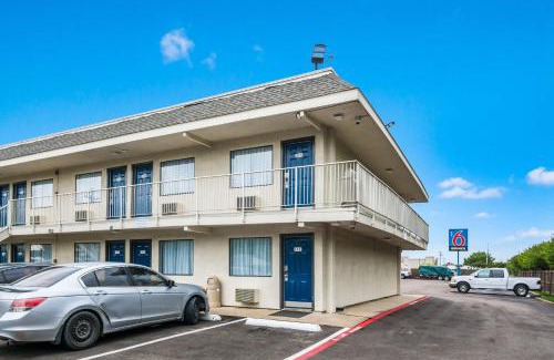 Irving Hotel | Motel 6-Irving, TX - Dallas