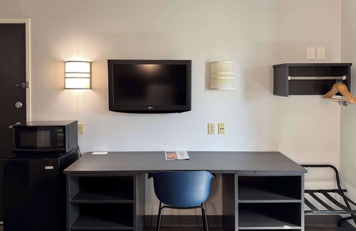 Joliet Hotel | Motel 6 Joliet, IL - Chicago - I-55