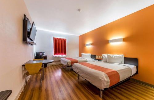 Pleasanton Hotel | Motel 6-Jourdanton, TX